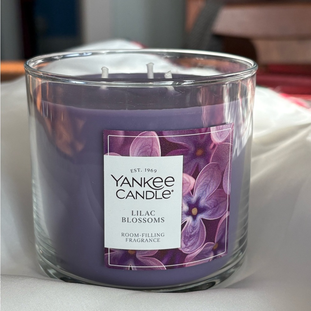 BRAND NEW Yankee Candle Lilac Blossoms